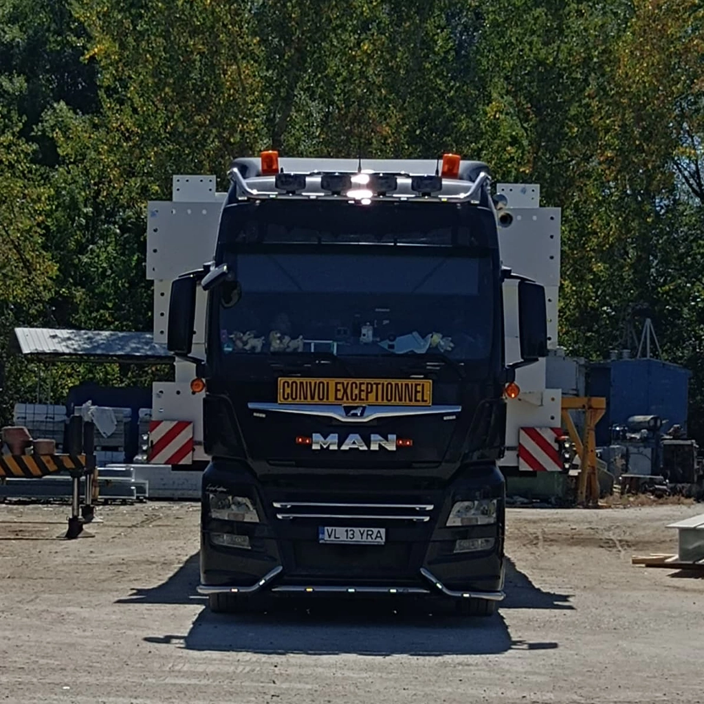 Camion MAN transport excepțional cu platformă extensibilă - vehicul specializat agabaritic