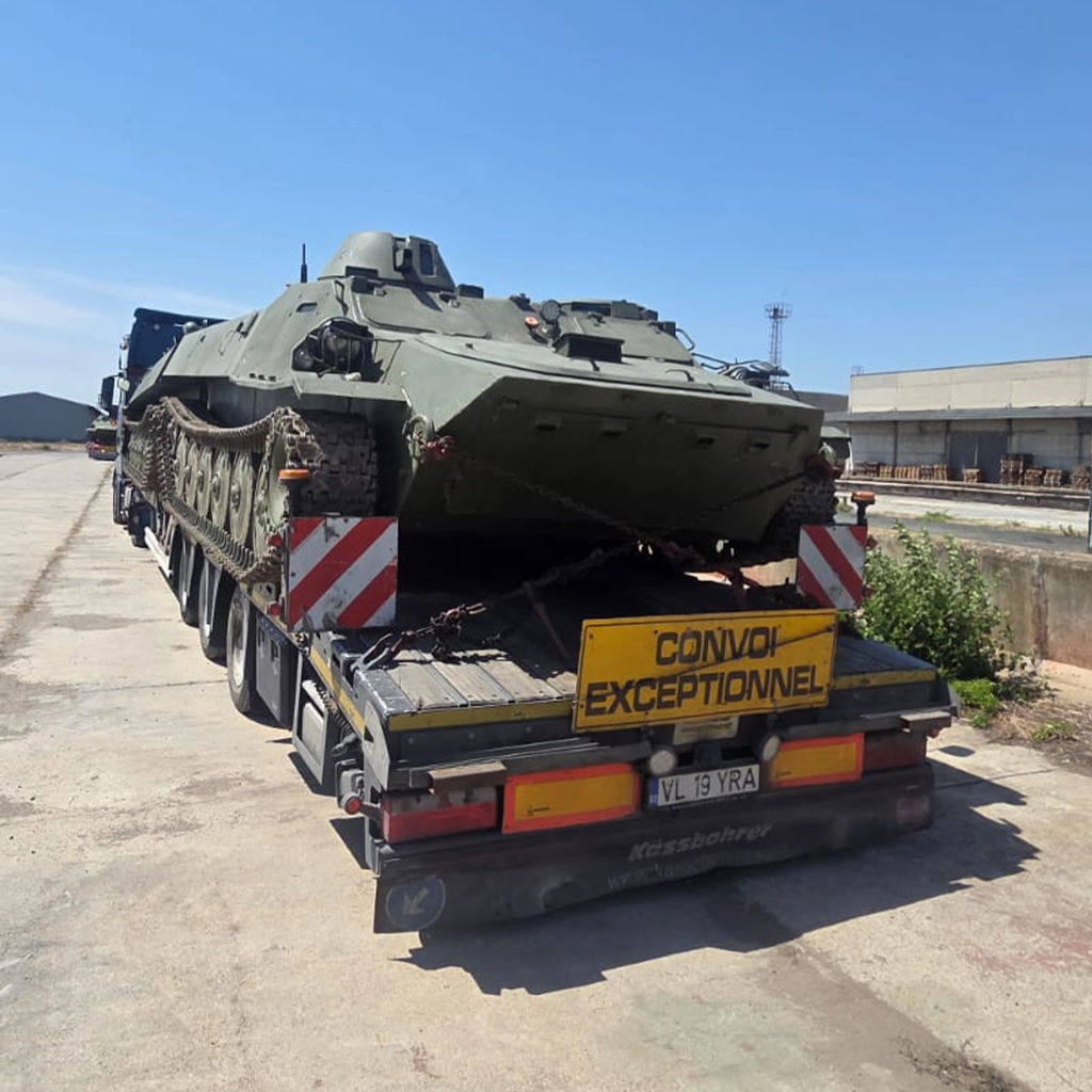 transport agabaritic internațional de utilaje militare cu semitrailere specializate